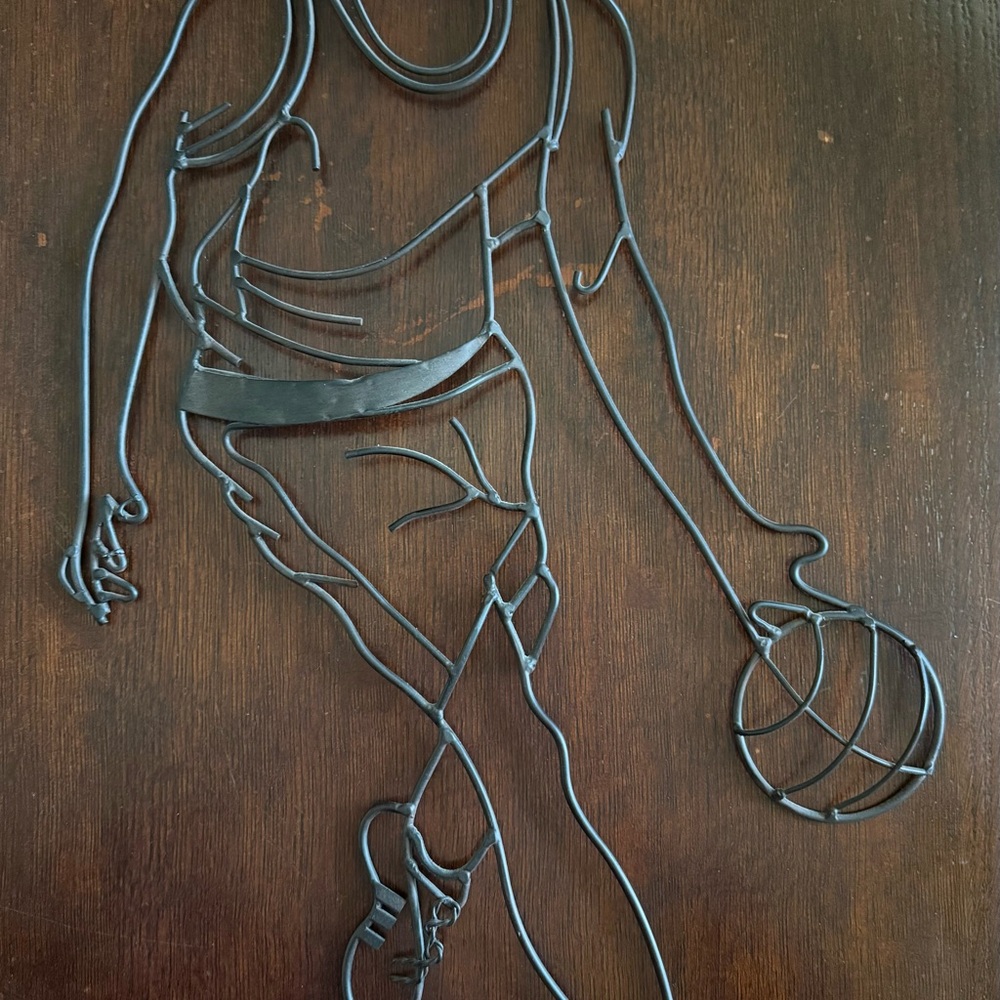 Metal Art Basketball Player Sculpture